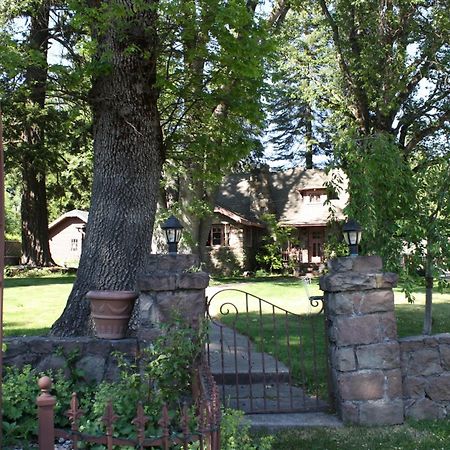 מאונט שסטה Strawberry Valley Inn מראה חיצוני תמונה