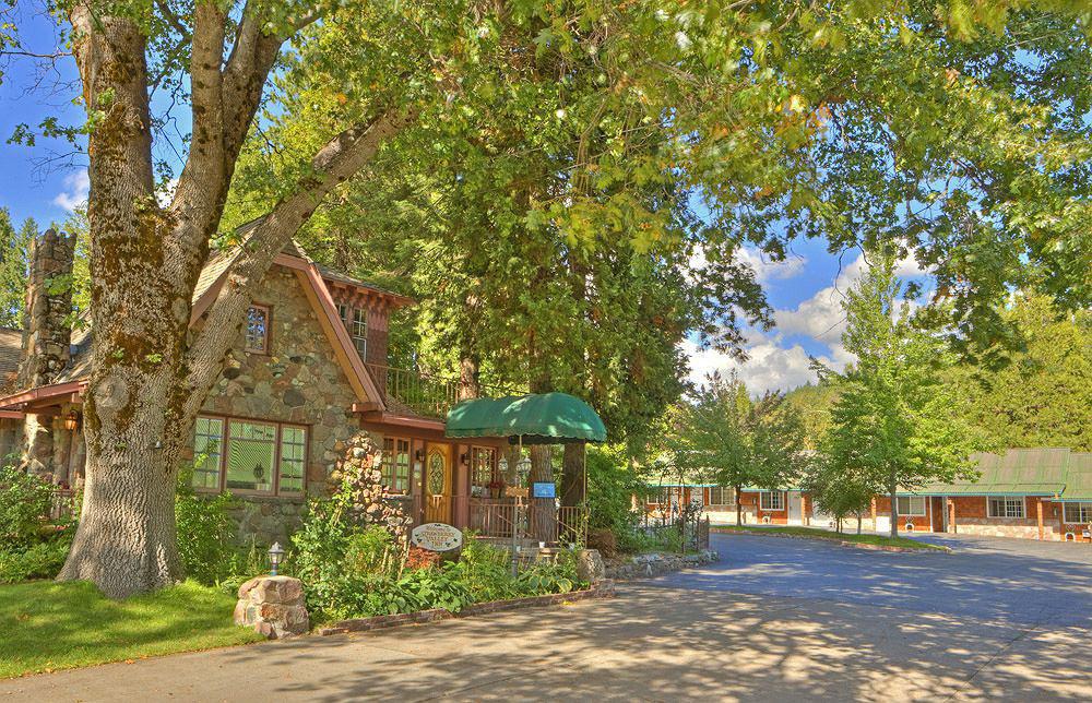 מאונט שסטה Strawberry Valley Inn מראה חיצוני תמונה
