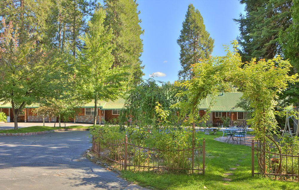 מאונט שסטה Strawberry Valley Inn מראה חיצוני תמונה