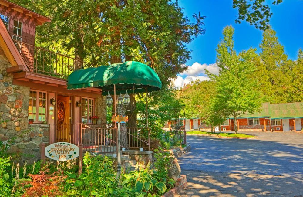 מאונט שסטה Strawberry Valley Inn מראה חיצוני תמונה