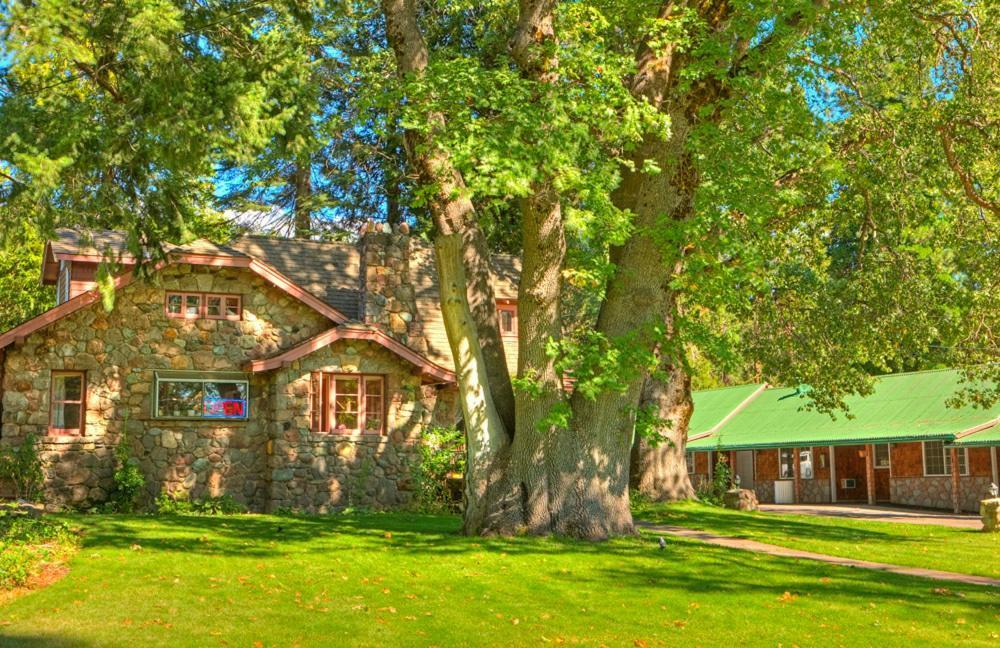 מאונט שסטה Strawberry Valley Inn מראה חיצוני תמונה